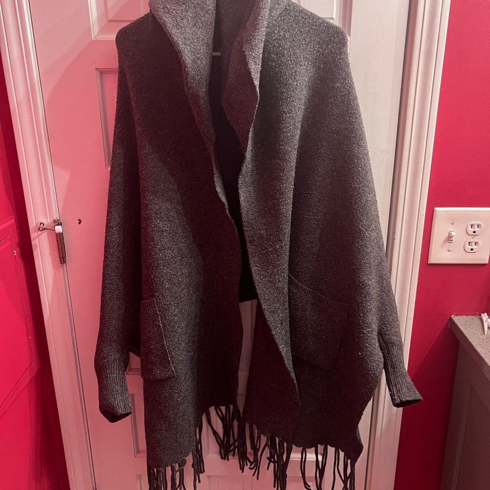 Look by M New York - Gray Fringe Women's Cape